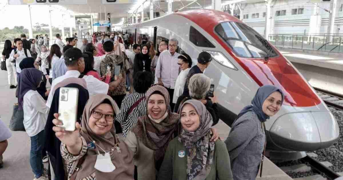 Kereta Cepat Whoosh, Wisatawan ke Jabar Melesat